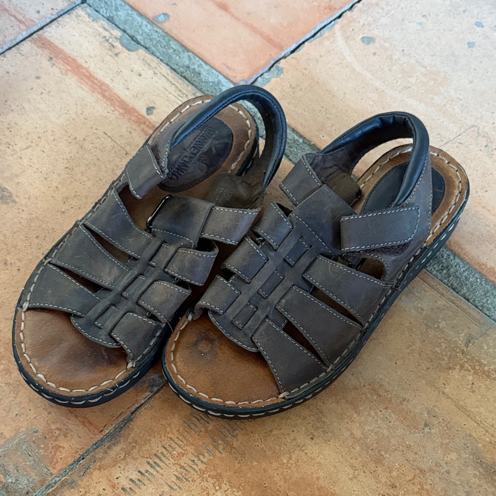 Minnetonka fisherman sandals